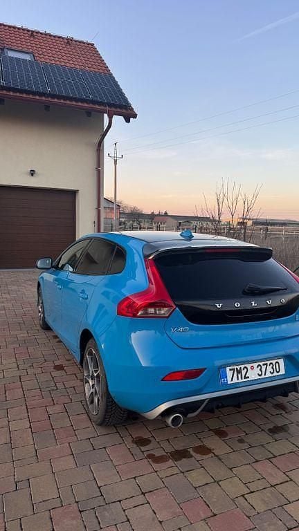 Gebraucht Volvo V40 R-Design 190 PS (139 kW) 2015 Blau Limousine