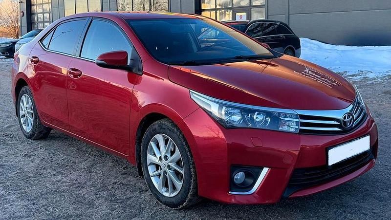 Gebraucht Toyota Corolla Multidrive S 132 PS (97 kW) 2014 Rot Limousine