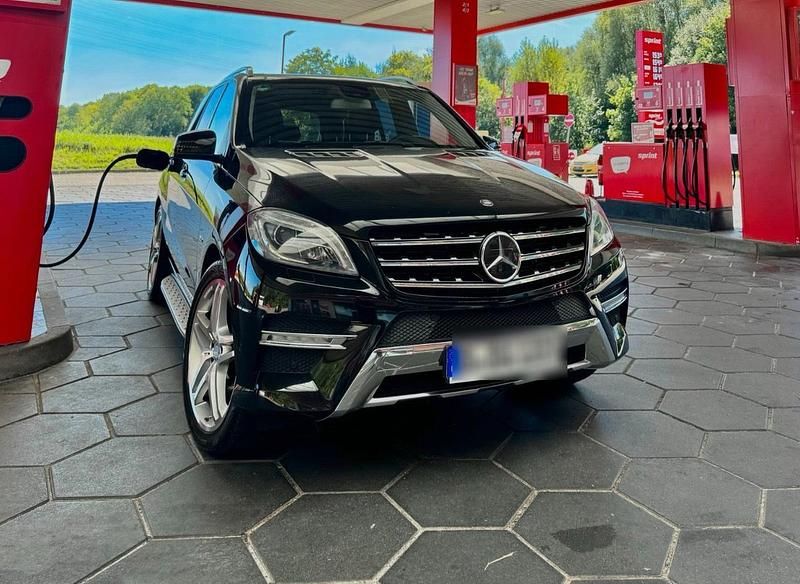 Schwarz Gebraucht 2012 Mercedes ML350 SUV | 20.000 € (Etwas zu teuer) - Bild 1/4