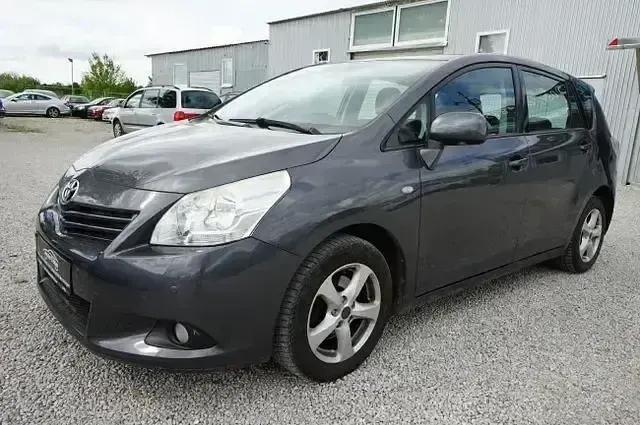 Gebraucht Toyota Verso Edition 147 PS (108 kW) 2010 Grau Van / Kleinbus