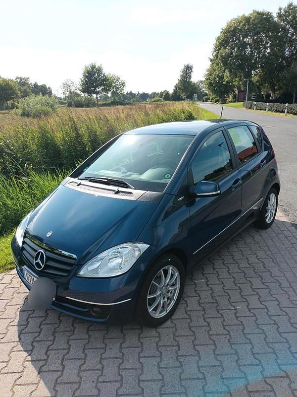 Blau Gebraucht 2011 Mercedes A160 Kleinwagen | 5.200 € (Guter Preis) - Bild 1/4
