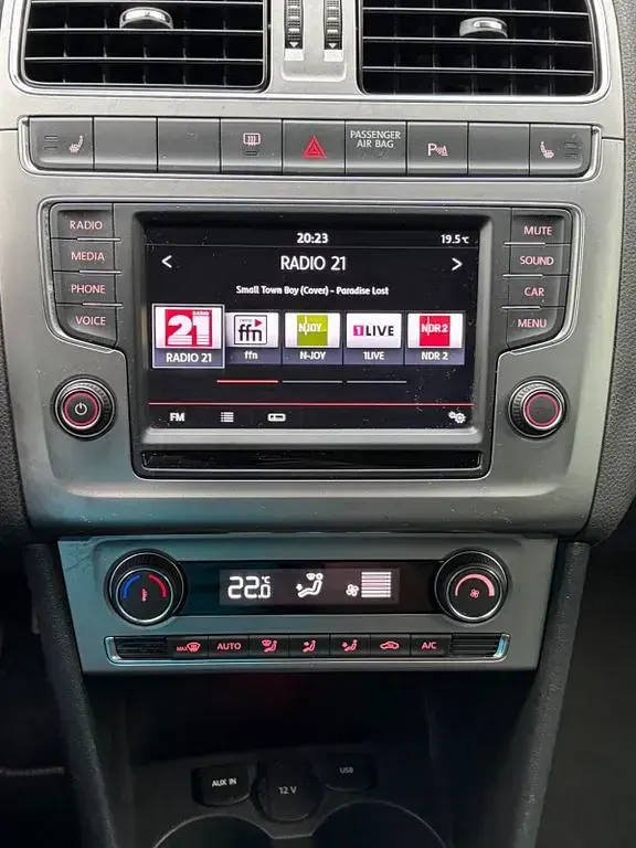 Gebraucht VW Polo LOUNGE 75 PS (55 kW) 2015 Grau Limousine