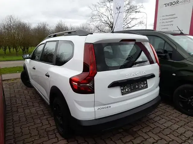 Gebraucht Dacia Jogger Expression 101 PS (74 kW) 2023 Gletscherweiß gletscherweiß Van / Kleinbus