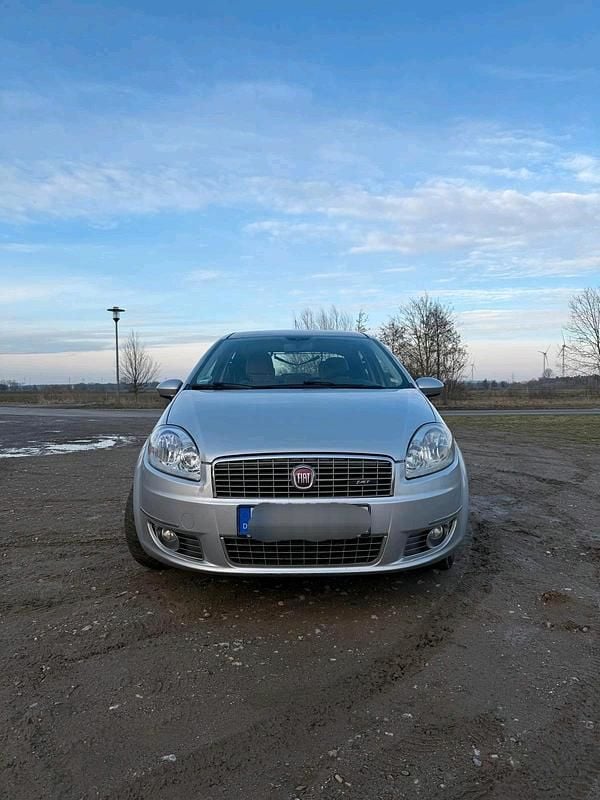 Gebraucht Fiat Linea 120 PS (88 kW) 2008 Silber Limousine