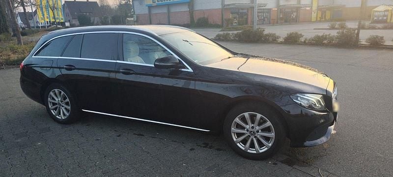 Gebraucht Mercedes E220 194 PS (142 kW) 2017 Schwarz Kombi