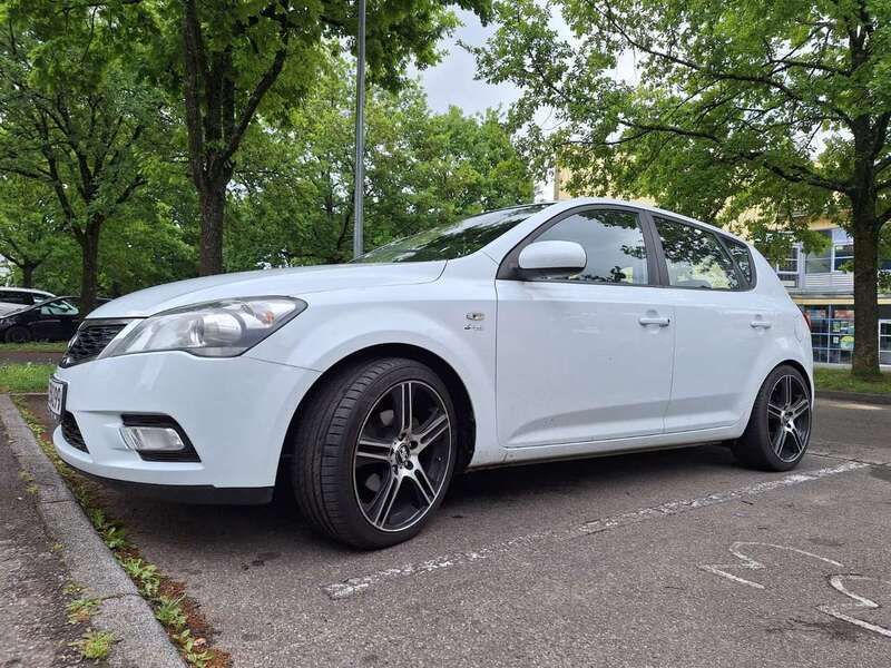 Weiß Gebraucht 2010 Kia Ceed Vision | 3.200 € (Fairer Preis) - Bild 1/4