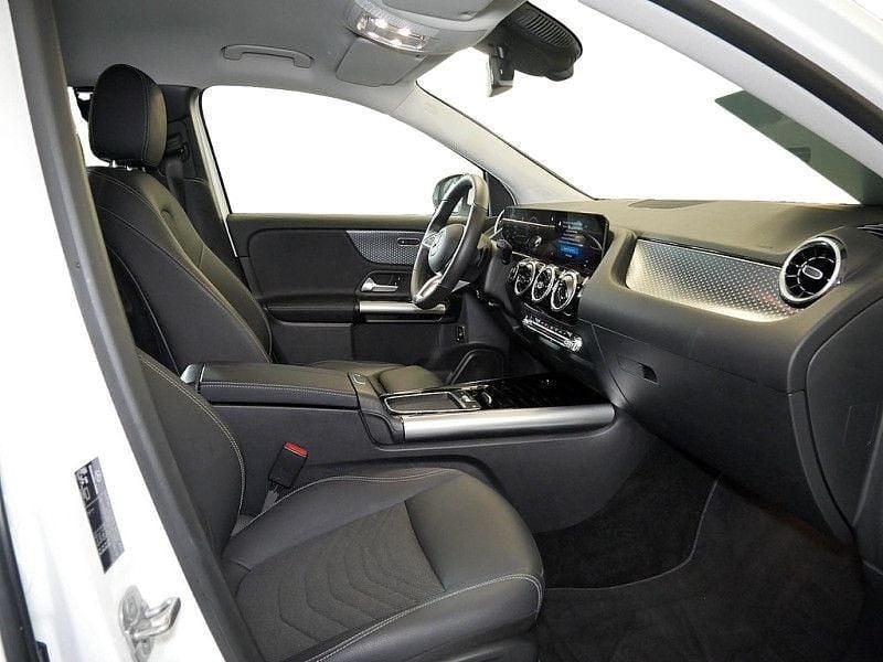 Gebraucht Mercedes GLA180 Progressive 136 PS (100 kW) 2024 Weiß SUV