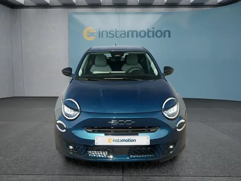 Neu Fiat 600 101 PS (74 kW) 2026 Grün SUV