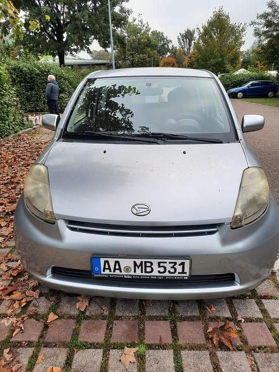 Silber Gebraucht 2006 Daihatsu Sirion Kleinwagen | 2.450 € (Etwas zu teuer) - Bild 1/4