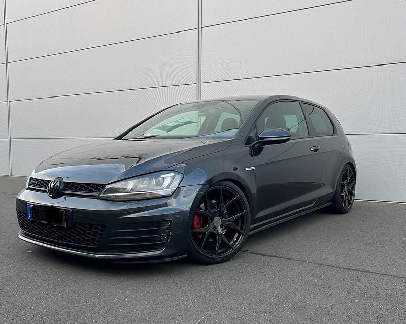 Grau Gebraucht 2015 VW Golf GTD Coupé | 11.890 € (Fairer Preis) - Bild 1/4
