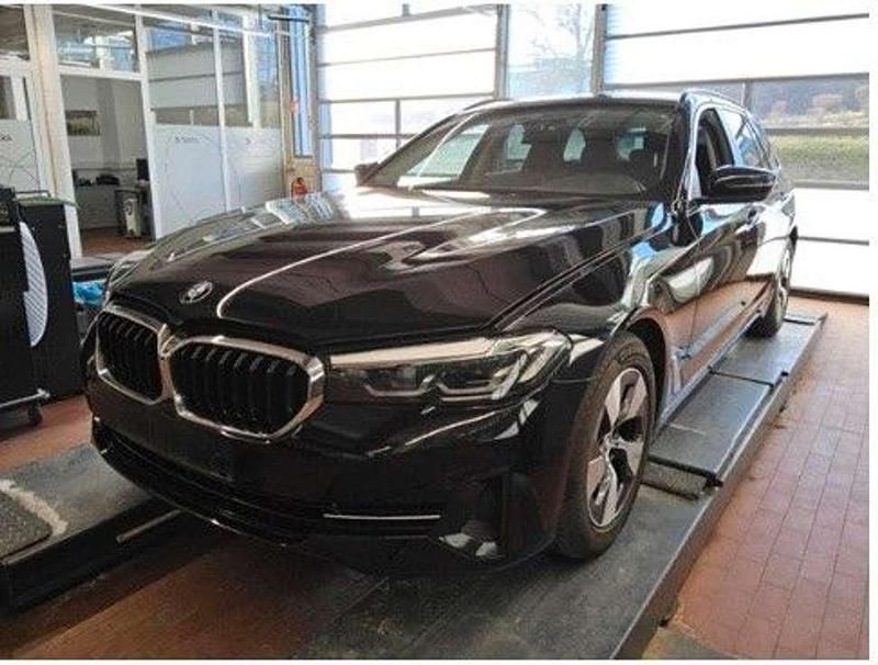 Gebraucht BMW 520 Performance 190 PS (139 kW) 2023 Schwarz ii Kombi