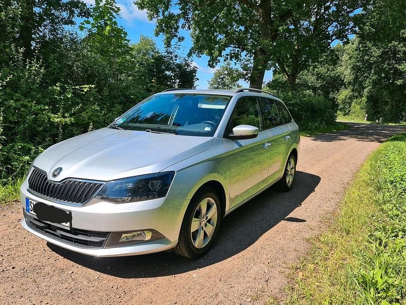 Silber Gebraucht 2017 Skoda Fabia Style Kombi | 9.250 € (Fairer Preis) - Bild 1/4