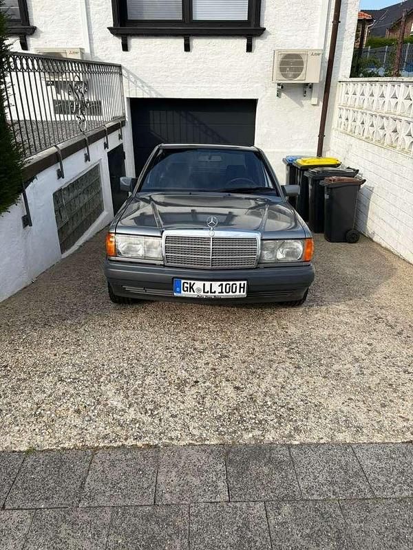 Silber Gebraucht 1992 Mercedes 190 Limousine | 6.000 € - Bild 1/4