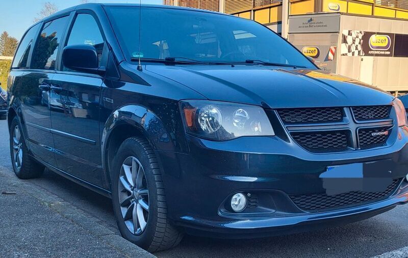 Grau Gebraucht 2014 Dodge Grand Caravan Van / Kleinbus | 17.500 € (Etwas zu teuer) - Bild 1/4