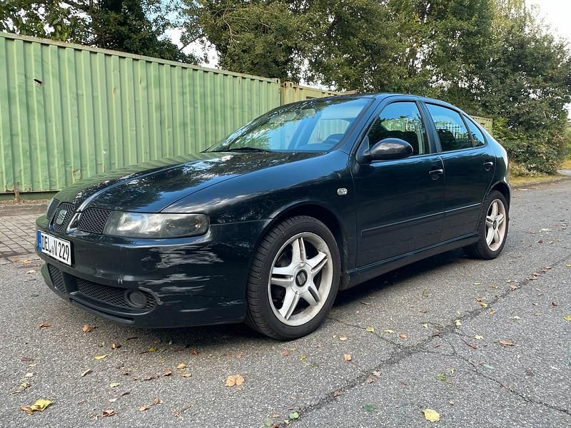 Schwarz Gebraucht 2004 Seat Leon Sport Limousine | 3.200 € (Fairer Preis) - Bild 1/4