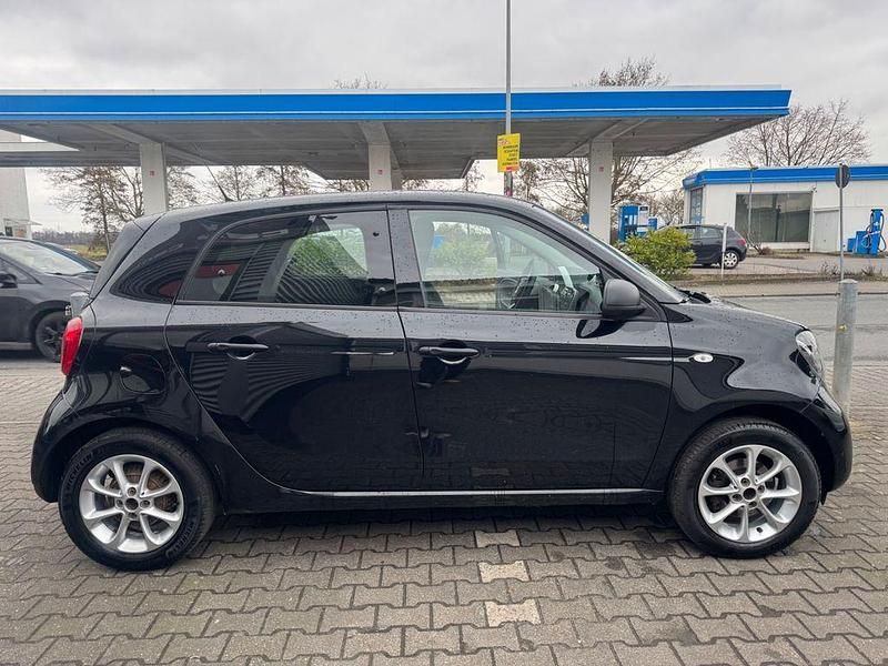 Gebraucht Smart ForFour 90 PS (66 kW) 2019 Schwarz Kleinwagen