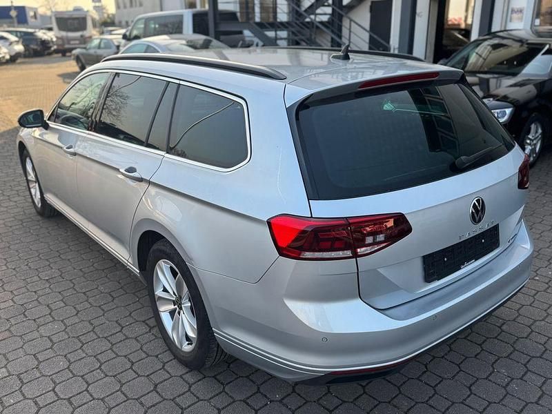 Gebraucht VW Passat 200 PS (147 kW) 2022 Silber Kombi