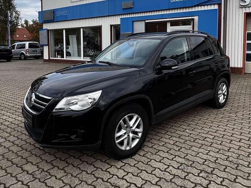 Deep black perleffekt Gebraucht 2009 VW Tiguan Trendline SUV | 8.900 € (Etwas zu teuer) - Bild 1/4