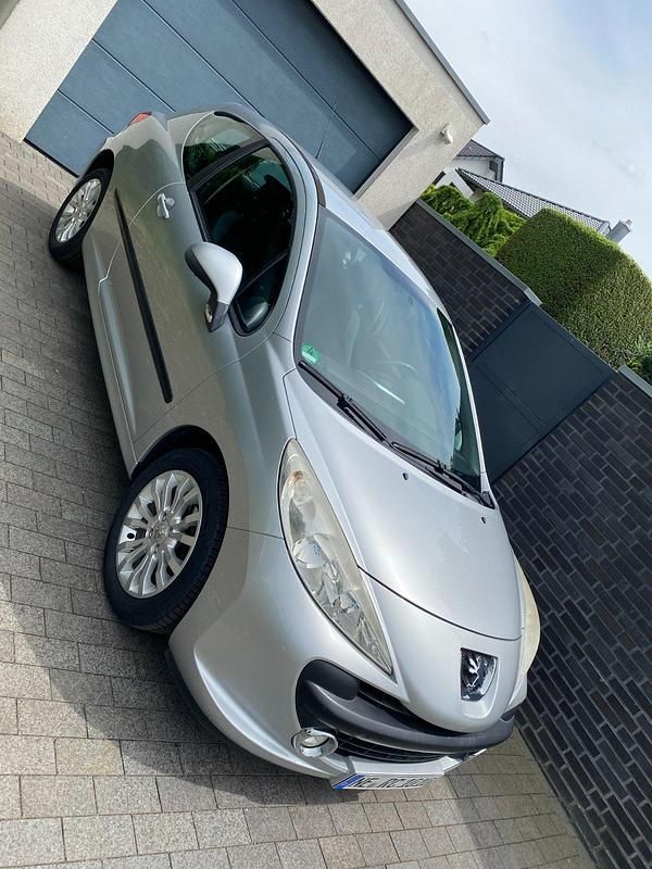 Silber Gebraucht 2009 Peugeot 207 Kleinwagen | 5.800 € - Bild 1/4
