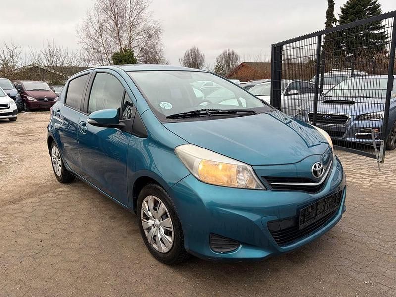 Gebraucht Toyota Yaris 99 PS (72 kW) 2012 Blau Limousine