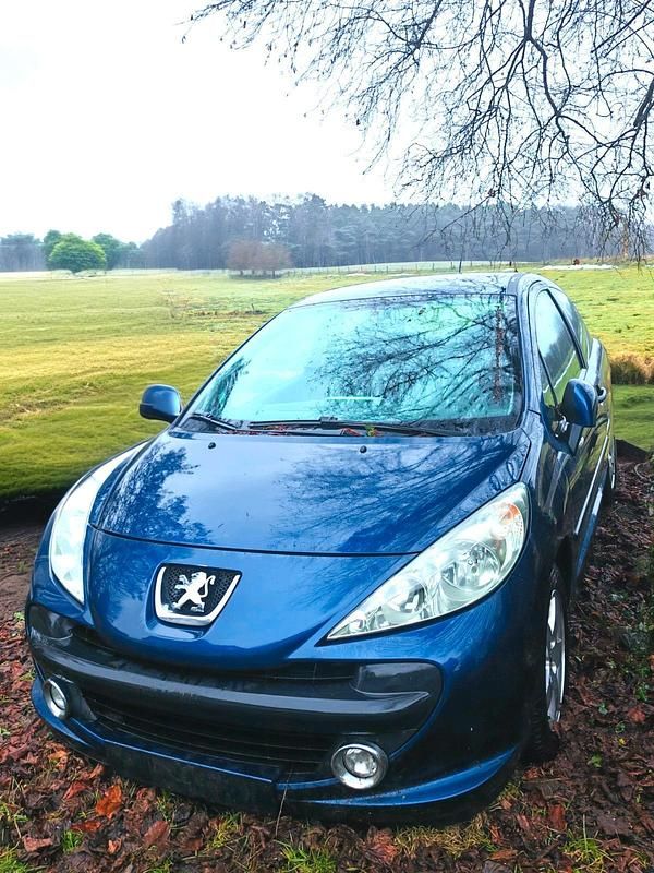 Gebraucht Peugeot 207 73 PS (53 kW) 2008 Blau Kleinwagen