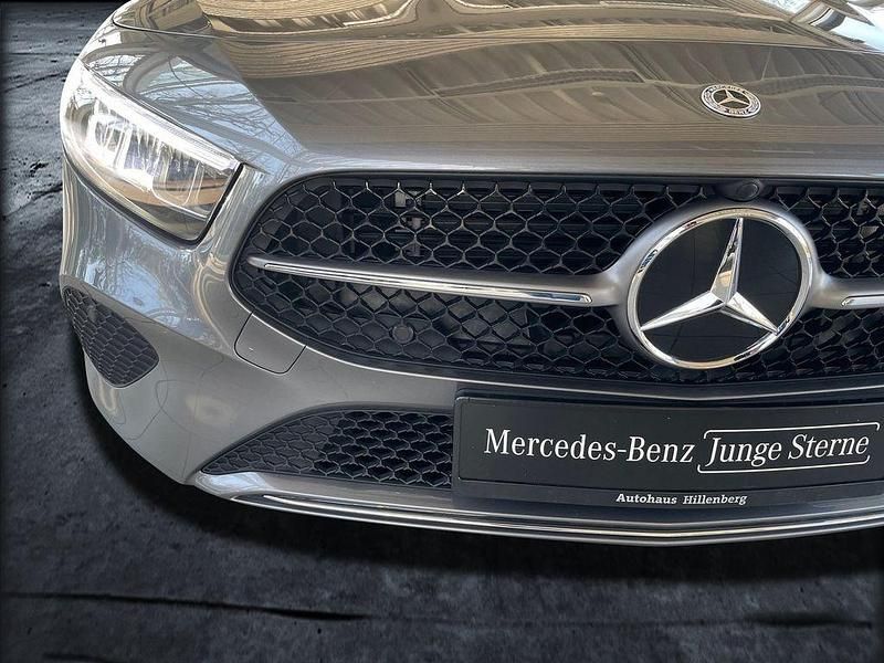 Gebraucht Mercedes A200 Advanced 163 PS (119 kW) 2025 Grau Limousine