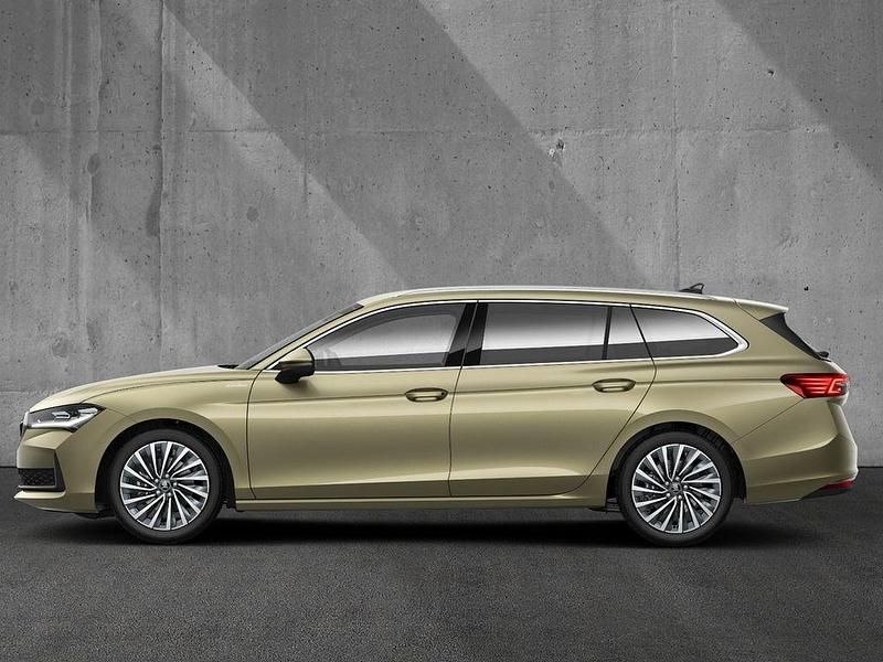 Neu Skoda Superb SportLine 204 PS (150 kW) 2025 Energyblau Kombi