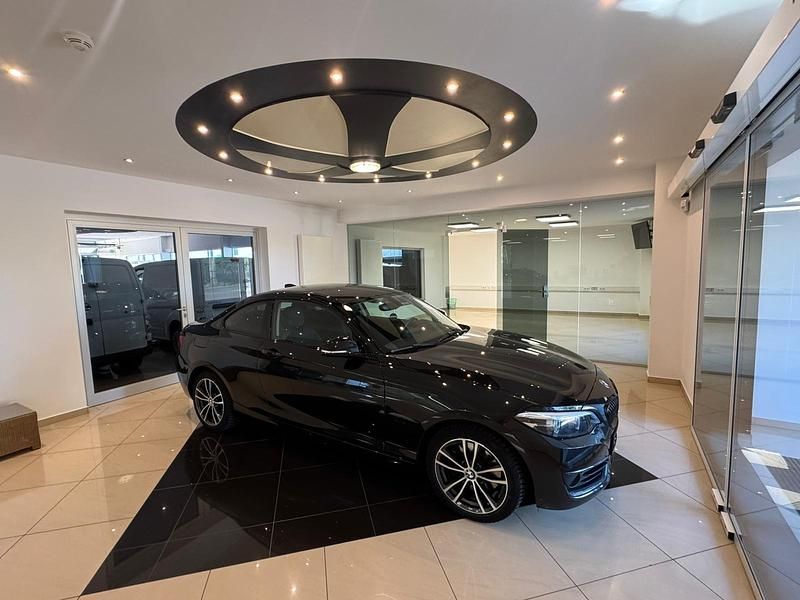 Schwarz Gebraucht 2019 BMW 230 Sport Line Coupé | 19.950 € (Superpreis) - Bild 1/4