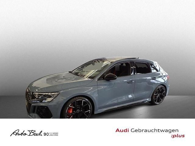 Kemoragrau metallic Gebraucht 2023 Audi RS3 Sportback Ambiente Kleinwagen | 52.870 € (Fairer Preis) - Bild 1/3