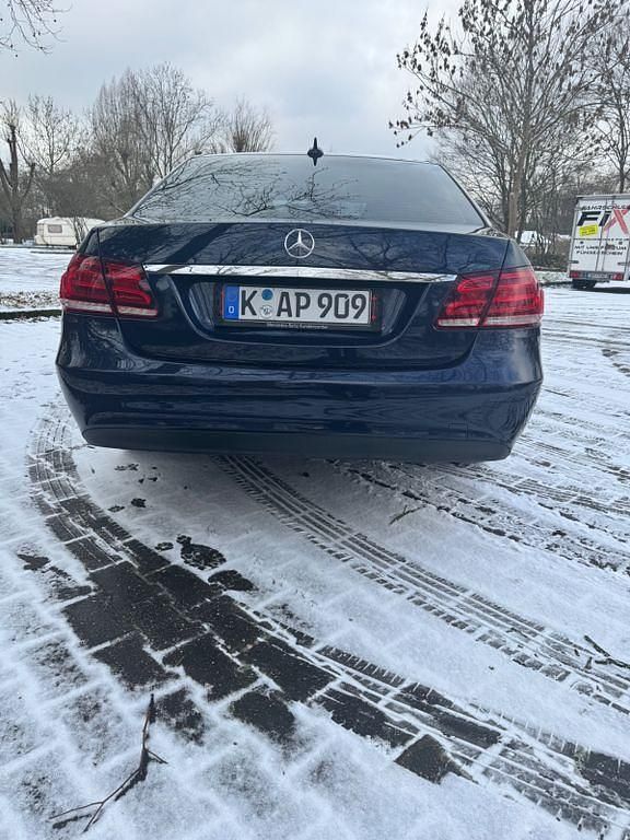 Gebraucht Mercedes E200 136 PS (100 kW) 2015 Blau Limousine