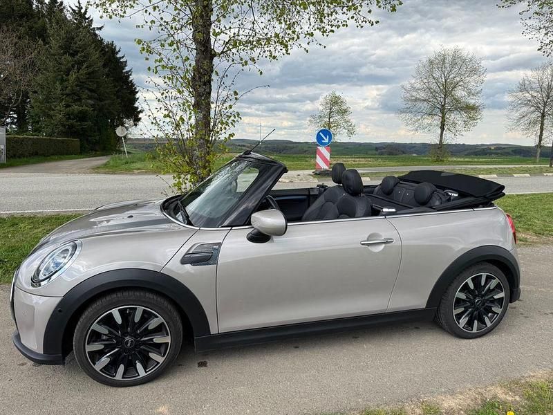 Używany Mini Cooper 136 KM (100 kW) 2022 Beżowy Hatchback