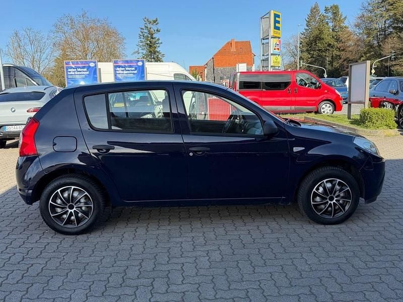 Gebraucht Dacia Sandero 75 PS (55 kW) 2012 Blau Limousine