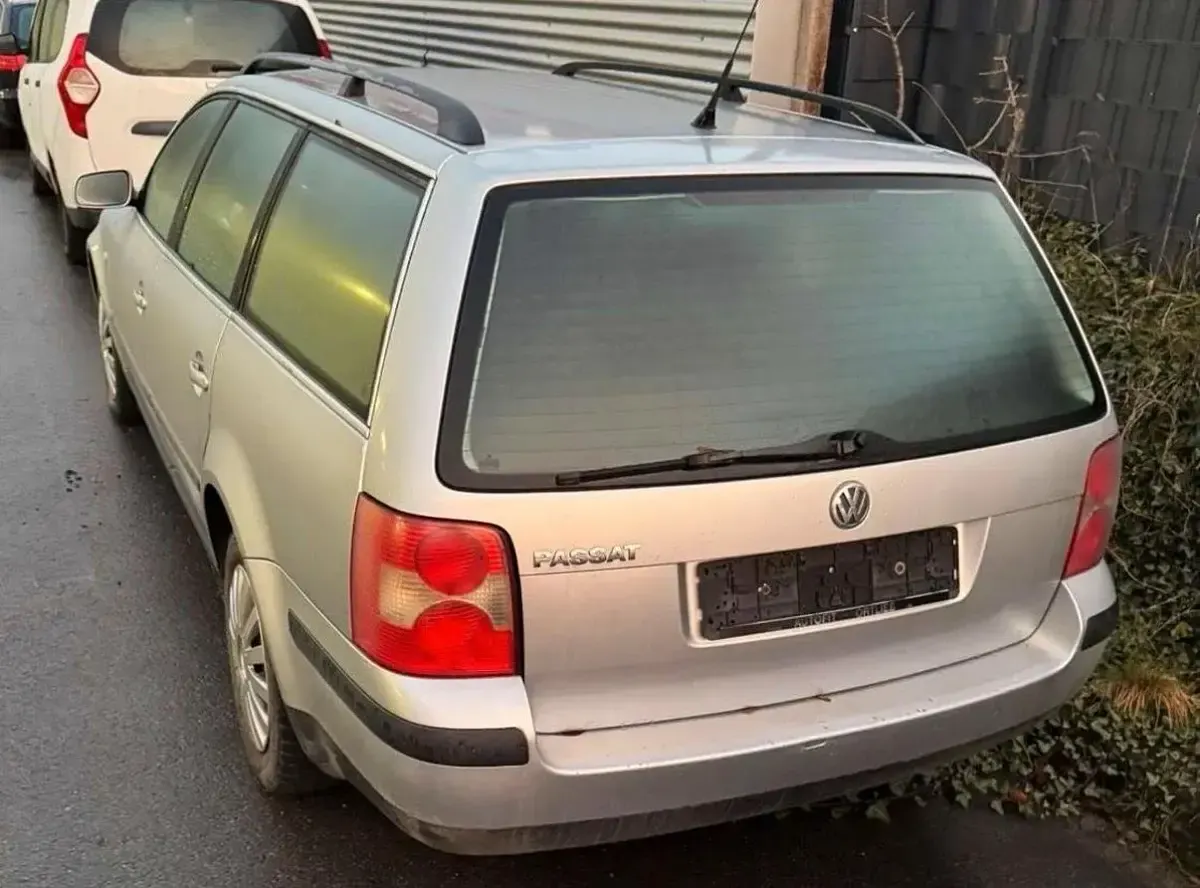 Käytetty VW Passat 102 HP (75 kW) 2001 Hopea Farmari