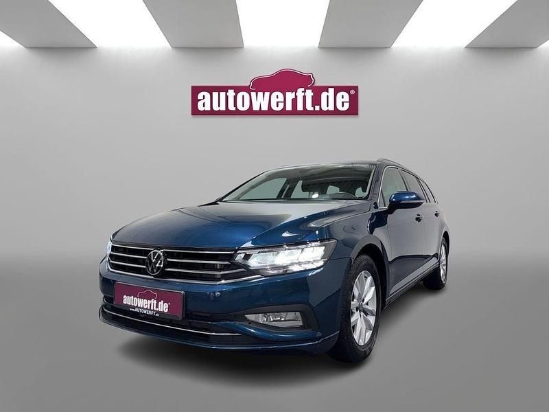 Blau Gebraucht 2023 VW Passat Kombi | 21.990 € (Guter Preis) - Bild 1/4