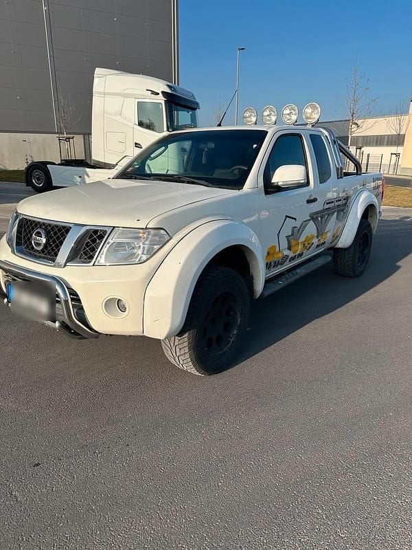 Gebraucht Nissan Navara XE 190 PS (139 kW) 2012 Weiß Abholung