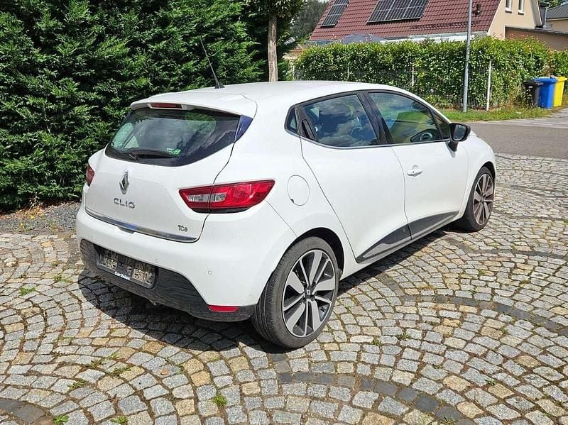 Weiß Gebraucht 2015 Renault Clio IV Luxe Limousine | 5.999 € (Guter Preis) - Bild 1/4