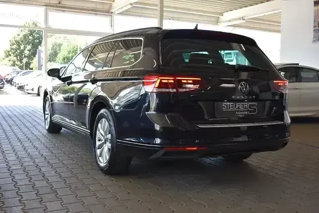 Gebraucht VW Passat Business 150 PS (110 kW) 2023 Schwarz Kombi