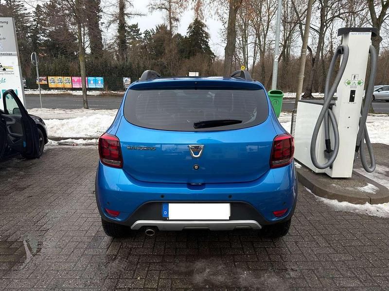 Gebraucht Dacia Sandero Celebration 101 PS (74 kW) 2020 Blau Limousine