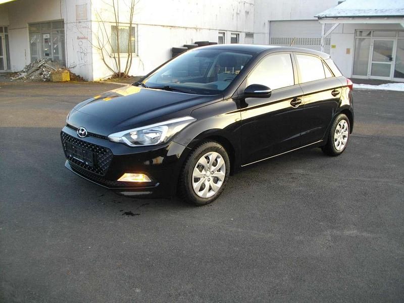 Other Gebraucht 2015 Hyundai i20 Classic Limousine | 6.499 € (Fairer Preis) - Bild 1/4