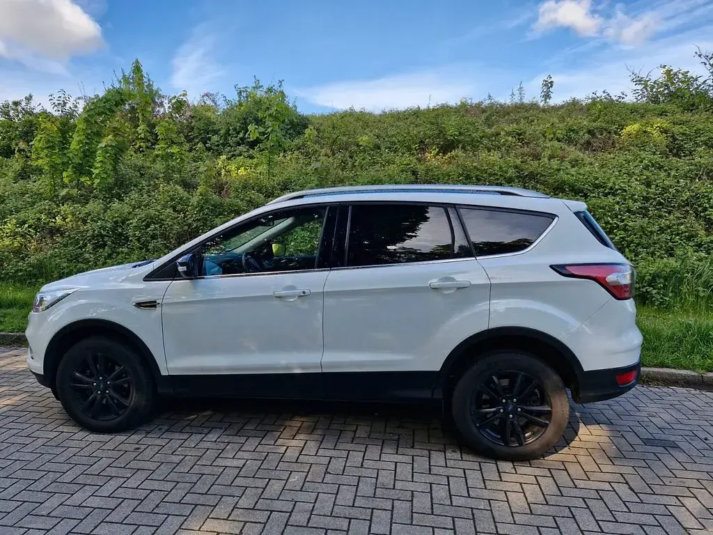 Usado Ford Kuga Cool & Connect 150 HP (110 kW) 2019 Branco SUV