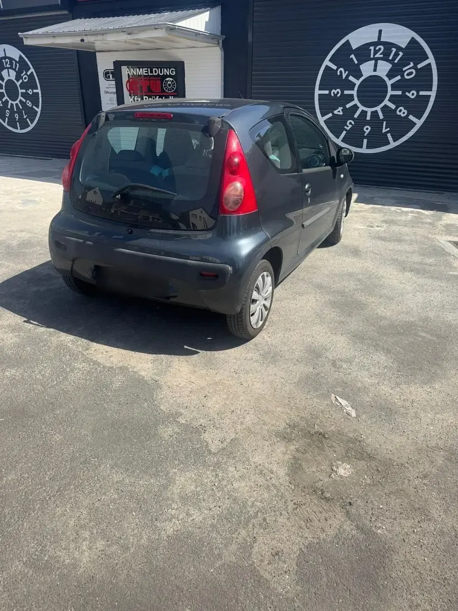 Gebraucht Peugeot 107 68 PS (50 kW) 2008 Schwarz Kleinwagen