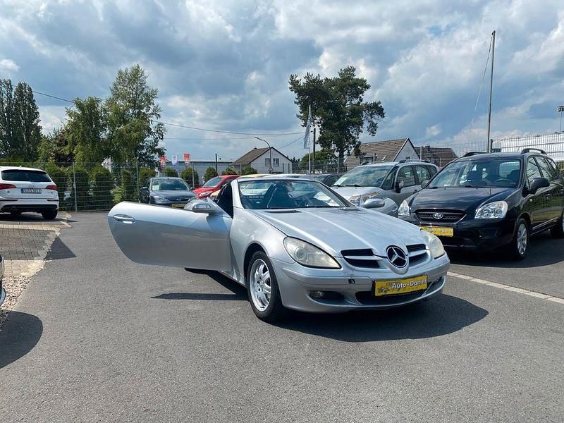 Grau Gebraucht 2004 Mercedes SLK200 Cabrio | 3.999 € (Superpreis) - Bild 1/4
