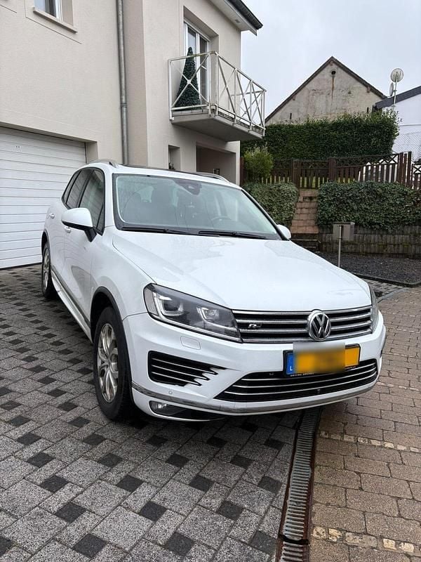 Gebraucht VW Touareg 262 PS (192 kW) 2016 Weiß SUV