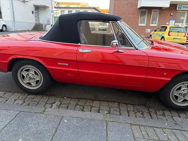 Gebraucht Alfa Romeo Spider 126 PS (92 kW) 1988 Rot Cabrio