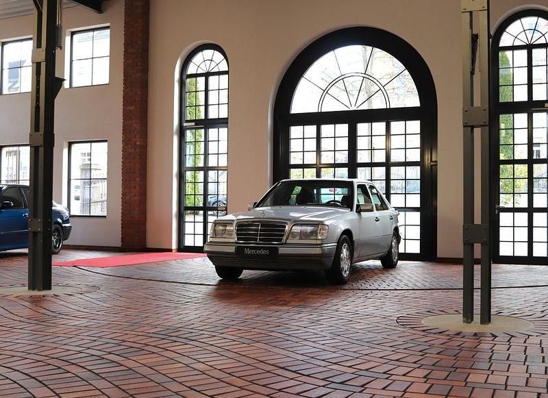 Gebraucht Mercedes E280 193 PS (141 kW) 1995 Silber Limousine