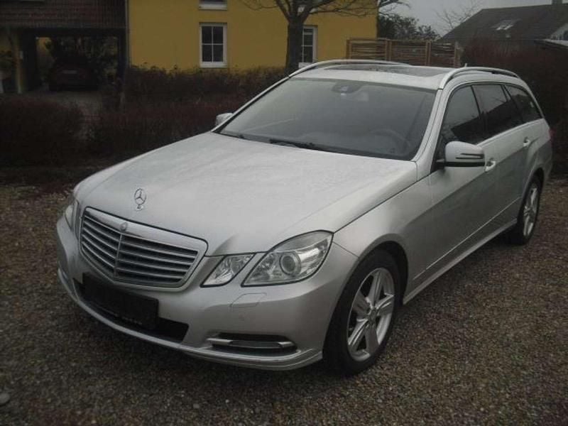 Iridiumsilber metalliclack Gebraucht 2013 Mercedes E220 Kombi | 11.500 € (Guter Preis) - Bild 1/4