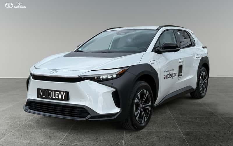 Weiß Gebraucht 2025 Toyota bZ4X Team SUV | 41.195 € (Fairer Preis) - Bild 1/4