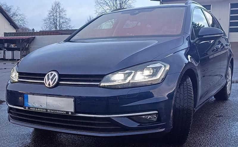 Gebraucht VW Golf VII Comfortline 116 PS (85 kW) 2019 Blau Kombi