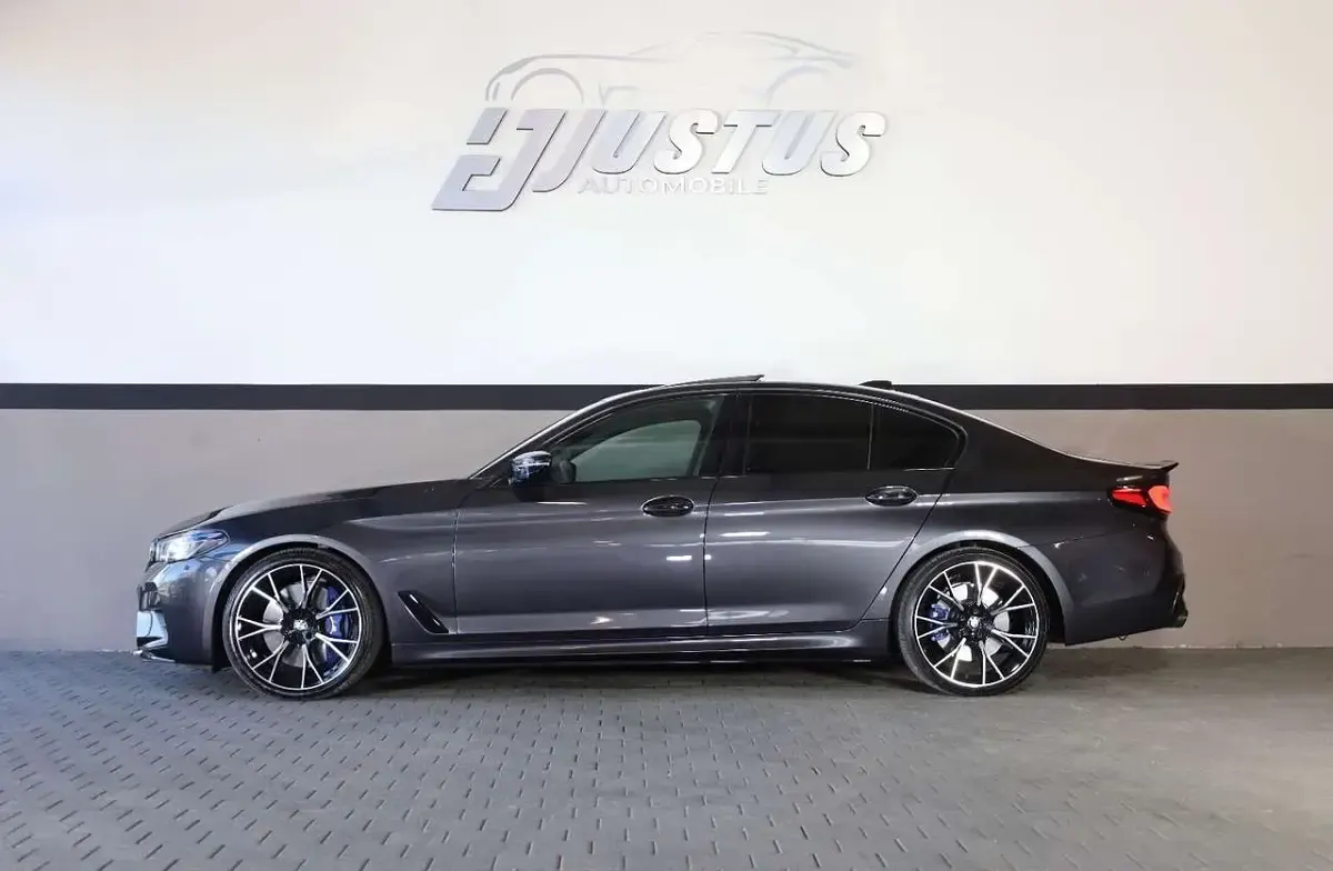 Gebraucht BMW 550 462 PS (339 kW) 2018 Sophistograu brillanteffekt me Limousine