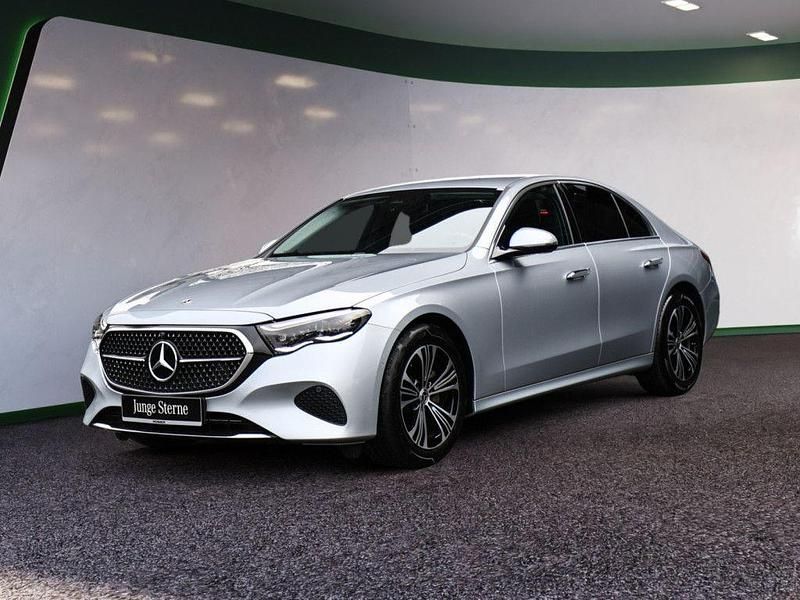Gebraucht Mercedes E200 Advanced Plus 204 PS (150 kW) 2024 Silber / hightechsilber Limousine